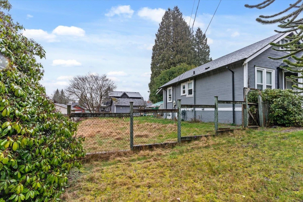 Family Room Photo of 33913 Pine Street, Abbotsford, BC