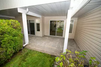 Primary Bathroom Photo of 117 10584 153 Street, Surrey, BC