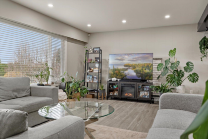 Kitchen Island Photo of 46675 Osborne Road, Chilliwack, BC