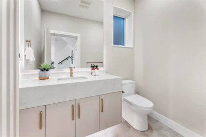 Primary Bathroom Photo of 1 2138 W 48th Avenue, Vancouver, BC