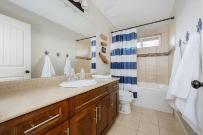 Hallway Photo of 11216 236 Street, Maple Ridge, BC