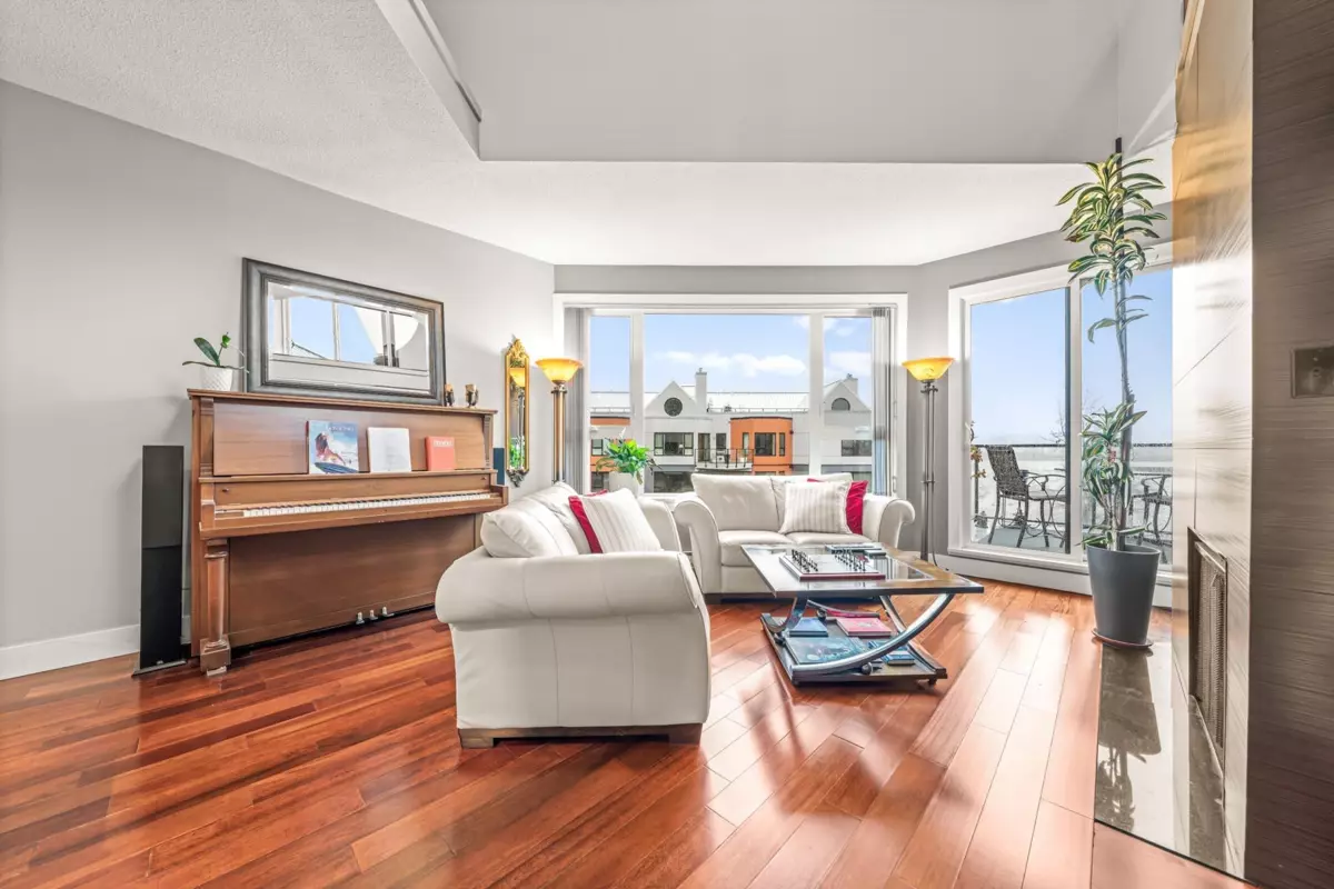 Dining Area Photo of 418 1150 Quayside Drive, New Westminster, BC