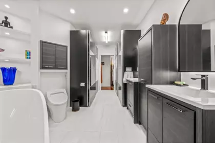 Powder Room Photo of 418 1150 Quayside Drive, New Westminster, BC
