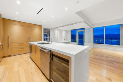 Entry Foyer Photo of 4602 667 Howe Street, Vancouver, BC