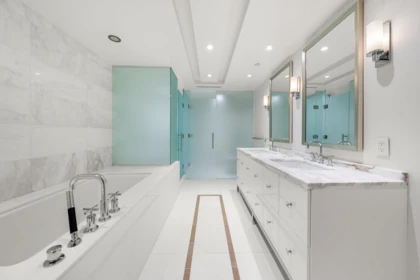 Hot Tub / Spa Photo of 4602 667 Howe Street, Vancouver, BC