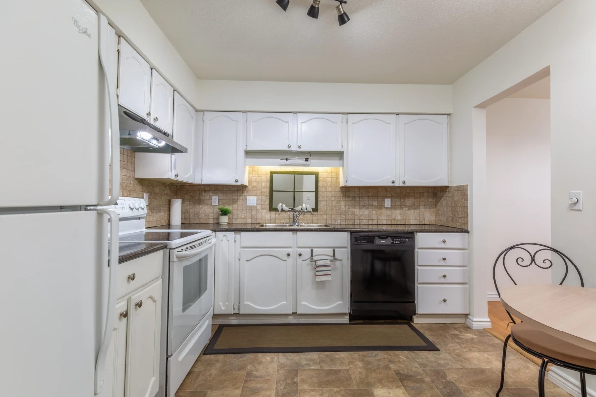 Dining Area Photo of 118 2277 Mccallum Road, Abbotsford, BC