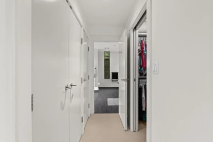 Laundry Room Photo of 1001 3315 Cypress Place, West Vancouver, BC