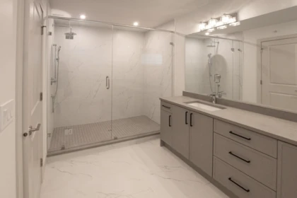 Primary Bathroom Photo of 1 7138 Marble Hill Road, Chilliwack, BC