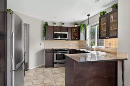 Kitchen Island Photo of 10 46906 Russell Road, Chilliwack, BC
