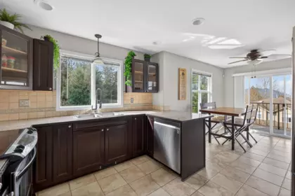 Kitchen Photo of 10 46906 Russell Road, Chilliwack, BC