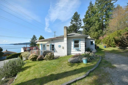 Staircase Photo of 5218 Sunshine Coast Highway, Sechelt, BC