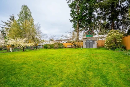 Garden / Landscaping Photo of 1243 Parker Street, White Rock, BC