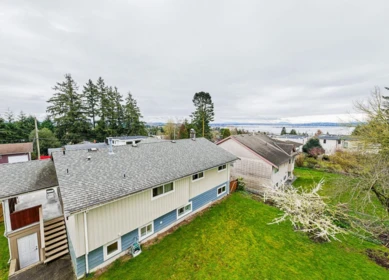 Hot Tub / Spa Photo of 1243 Parker Street, White Rock, BC