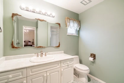 Laundry Room Photo of 1243 Parker Street, White Rock, BC
