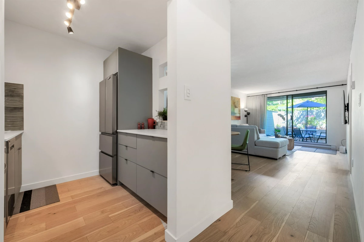 Family Room Photo of 208 2119 Bellevue Avenue, West Vancouver, BC