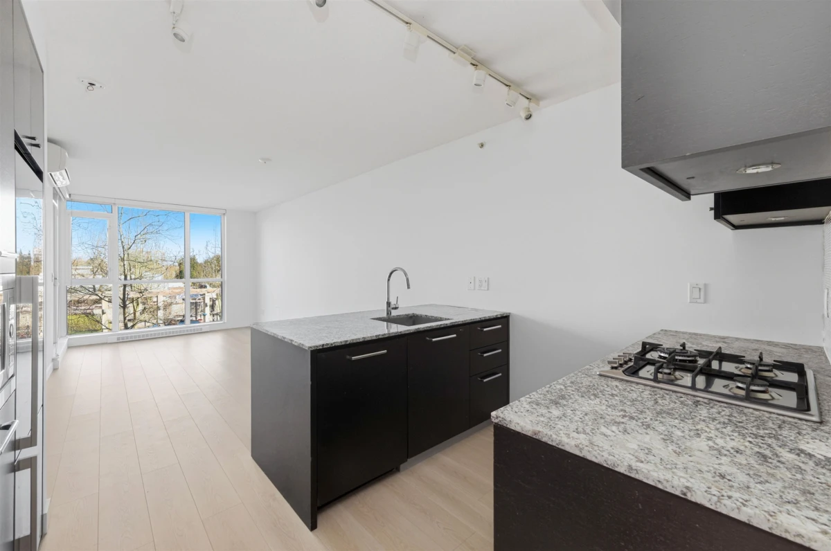 Living Room Photo of 610 6180 Cooney Road, Richmond, BC