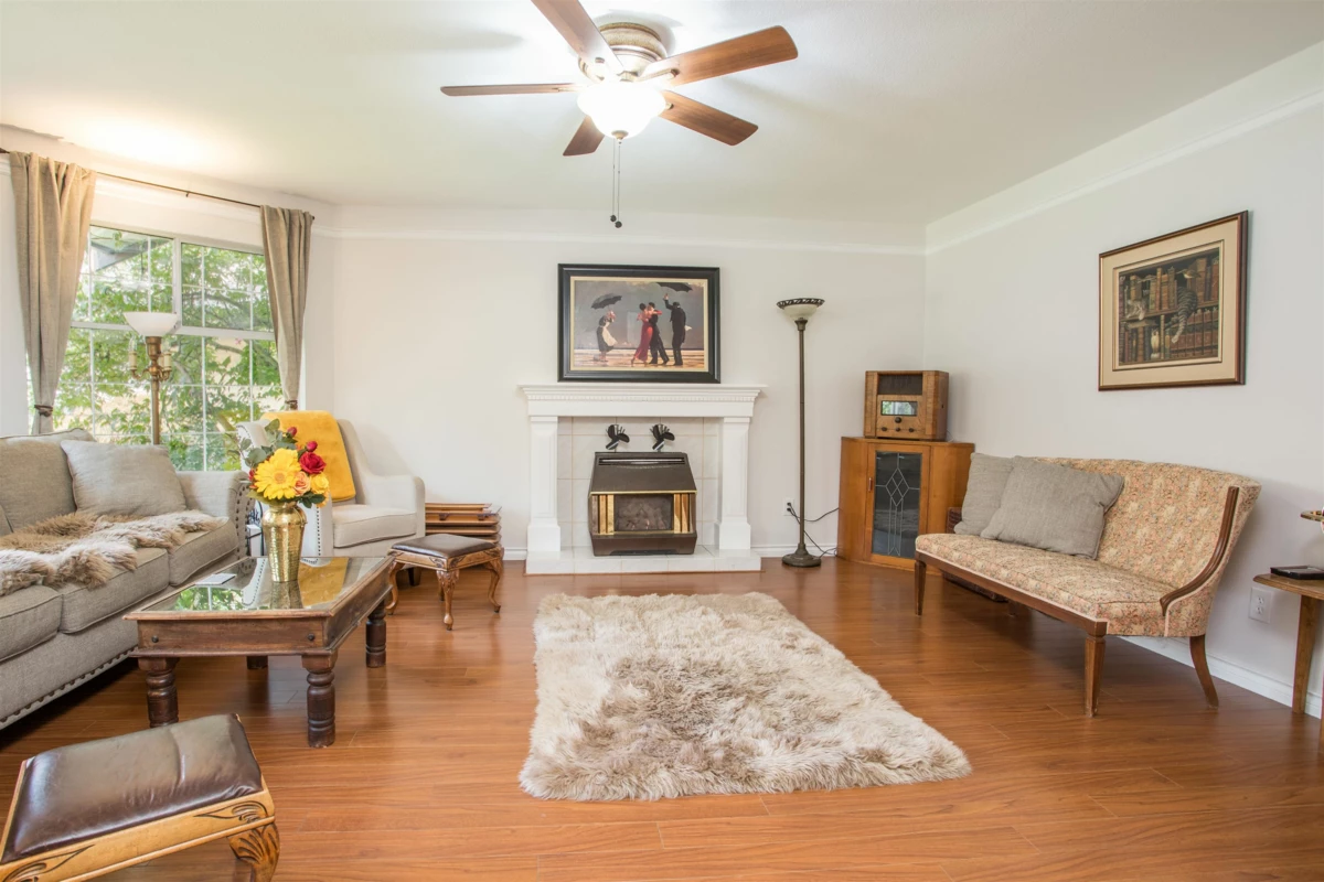 Family Room Photo of 12388 Nikola Street, Pitt Meadows, BC