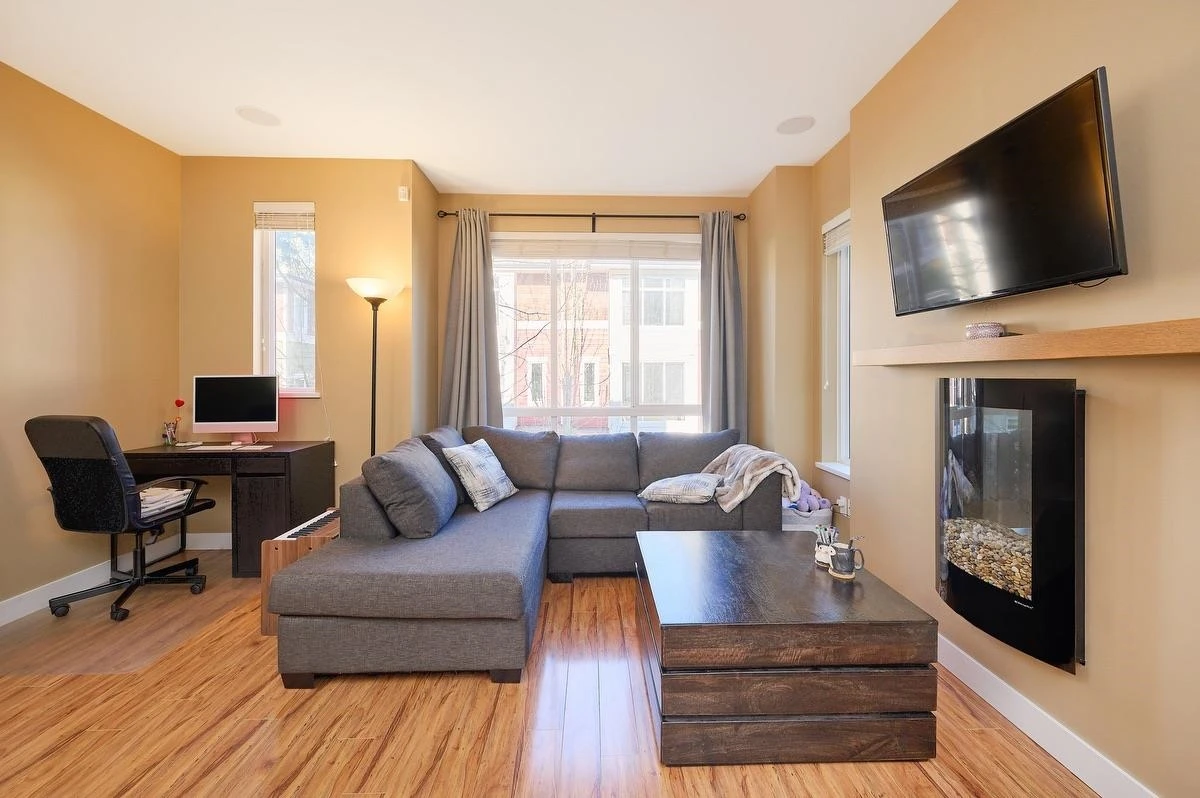 Dining Area Photo of 37 2929 156 Street, Surrey, BC