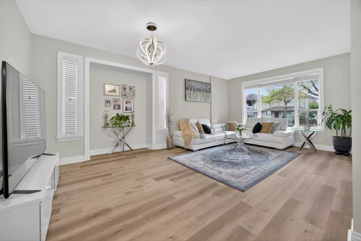 Dining Area Photo of 19485 66a Avenue, Surrey, BC