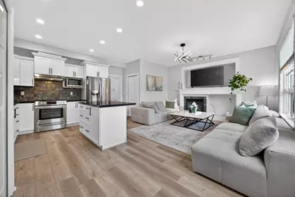Kitchen Island Photo of 19485 66a Avenue, Surrey, BC