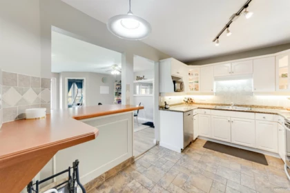 Kitchen Photo of 203 17740 58a Avenue, Surrey, BC