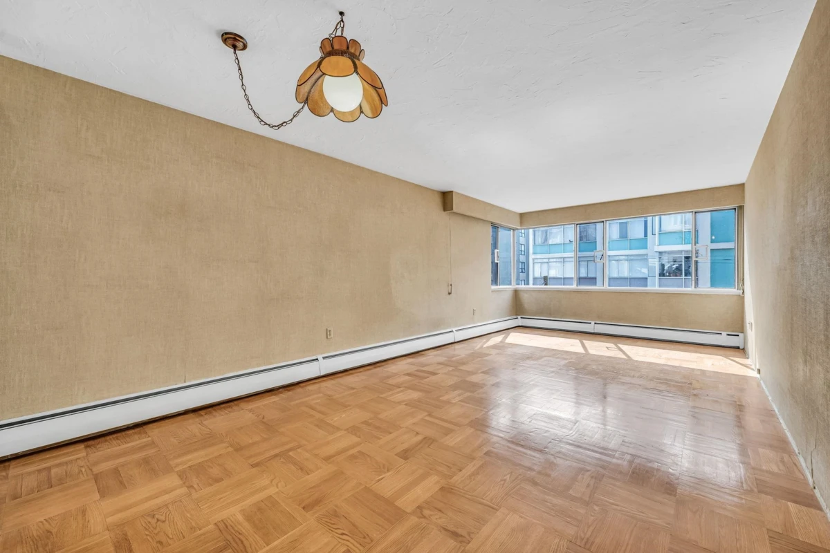 Living Room Photo of 301 1050 Chilco Street, Vancouver, BC