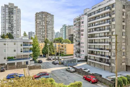 Powder Room Photo of 301 1050 Chilco Street, Vancouver, BC