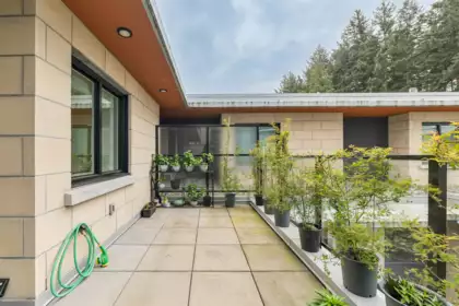 Garden / Landscaping Photo of 5336 University Boulevard, Vancouver, BC
