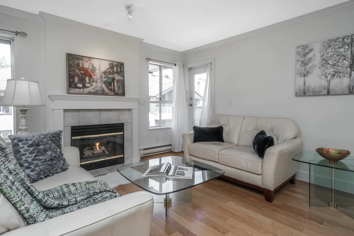 Family Room Photo of 304 15272 20 Avenue, Surrey, BC