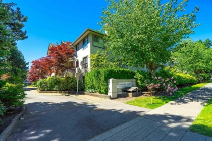 Garden / Landscaping Photo of 304 15272 20 Avenue, Surrey, BC