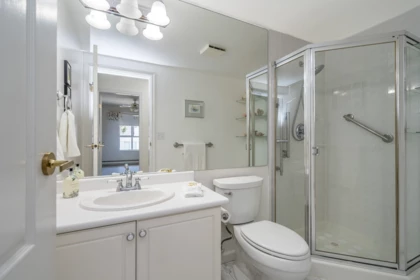 Hallway Photo of 304 15272 20 Avenue, Surrey, BC