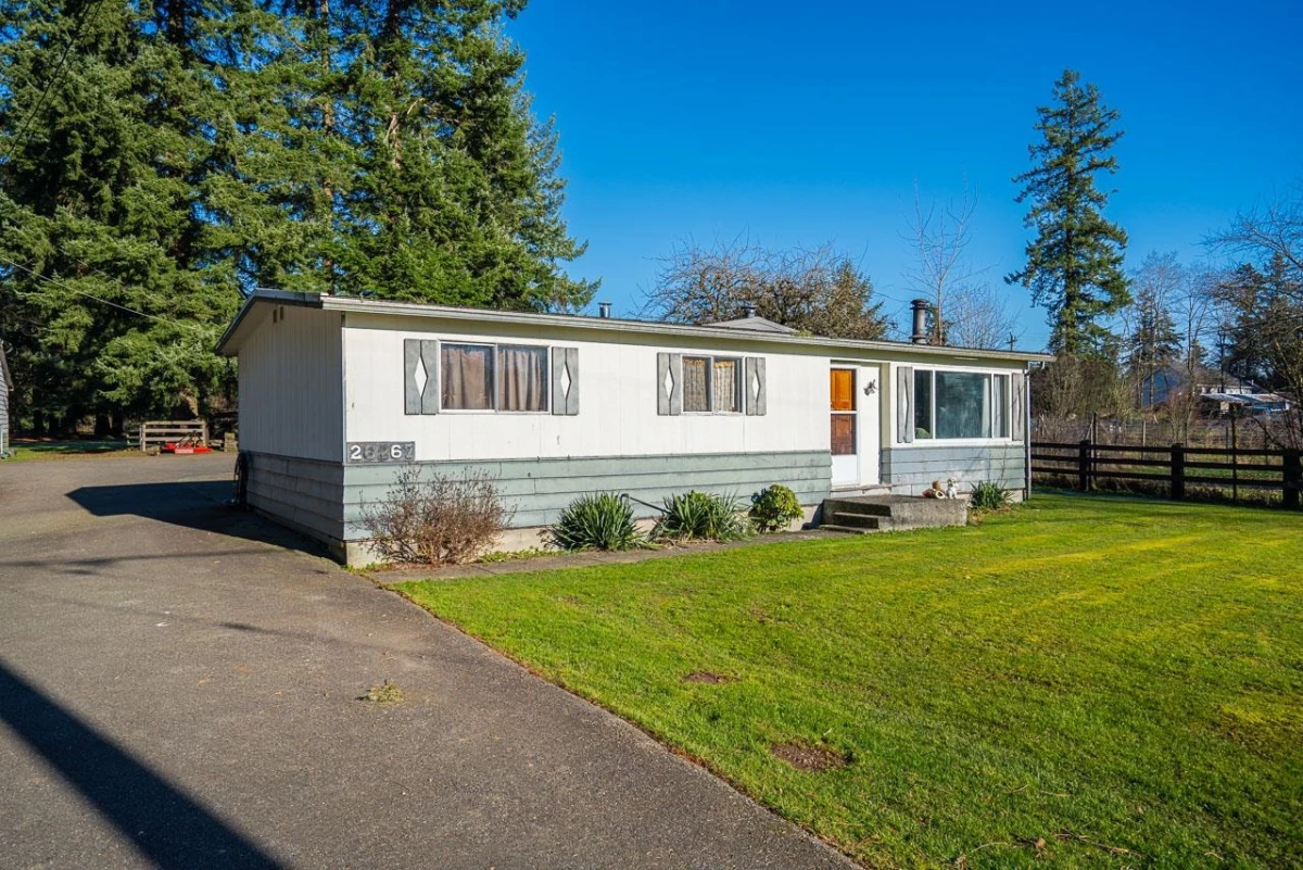Living Room Photo of 26267 64 Avenue, Langley, BC