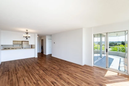 Kitchen Photo of 504 1065 Quayside Drive, New Westminster, BC