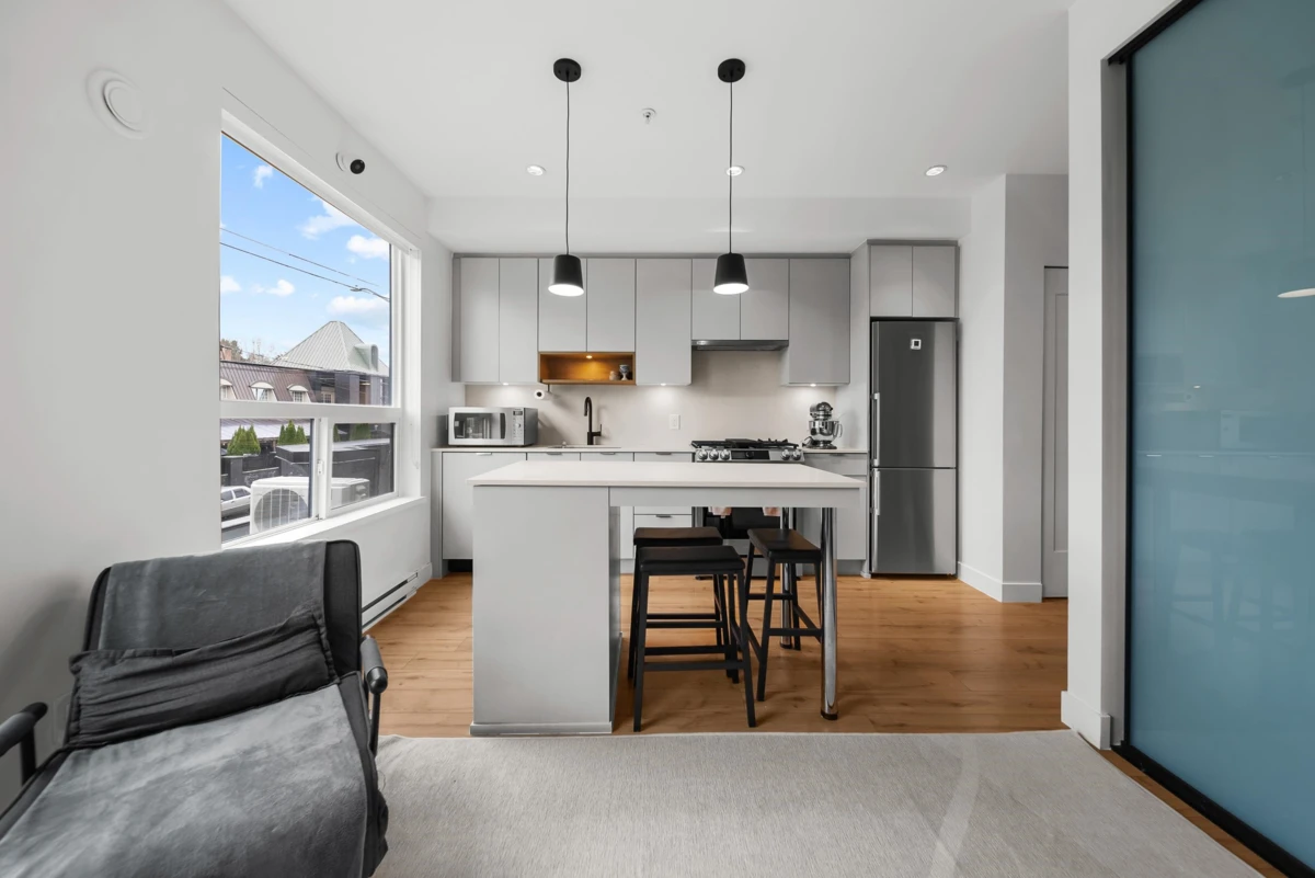 Family Room Photo of 220 2493 Montrose Avenue, Abbotsford, BC