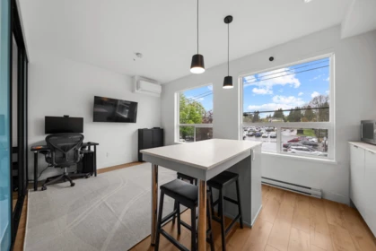 220 2493 Montrose Avenue, Abbotsford, BC, Abbotsford — Apartment/Condo for sale