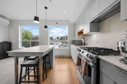 220 2493 Montrose Avenue, Abbotsford, BC, Abbotsford — Apartment/Condo for sale