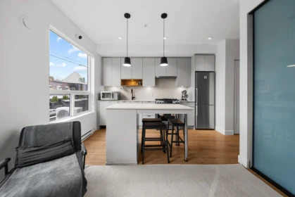 220 2493 Montrose Avenue, Abbotsford, BC, Abbotsford — Apartment/Condo for sale