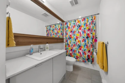 Primary Bathroom Photo of 220 2493 Montrose Avenue, Abbotsford, BC
