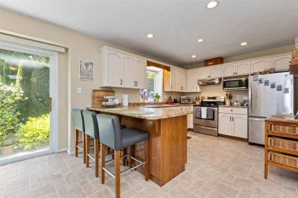 Breakfast Nook Photo of 1 45160 South Sumas Road, Chilliwack, BC