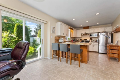Walk-In Closet Photo of 1 45160 South Sumas Road, Chilliwack, BC