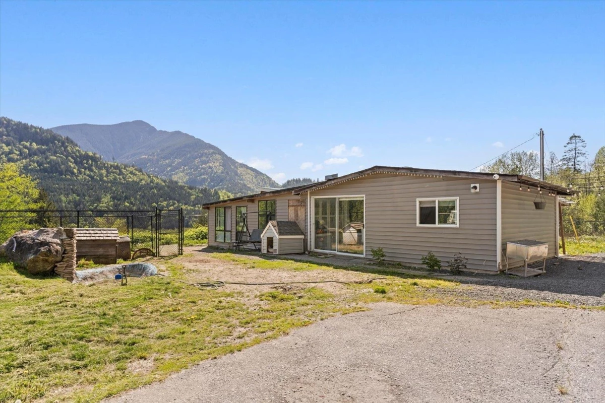 Family Room Photo of 4495 Hirschman Road, Sardis - Chwk River Valley, BC