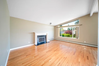 Kitchen Island Photo of 951 Everett Crescent, Burnaby, BC