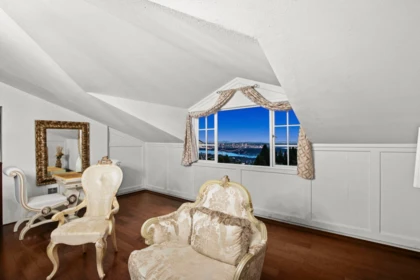 Powder Room Photo of 1391 Chartwell Drive, West Vancouver, BC
