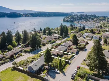 606 Martin Road, Gibsons, BC, Gibsons — Single Family Residence for sale