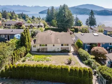 606 Martin Road, Gibsons, BC, Gibsons — Single Family Residence for sale