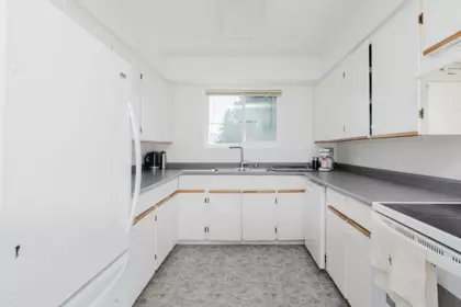 Kitchen Island Photo of 606 Martin Road, Gibsons, BC