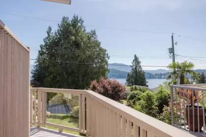 606 Martin Road, Gibsons, BC, Gibsons — Single Family Residence for sale
