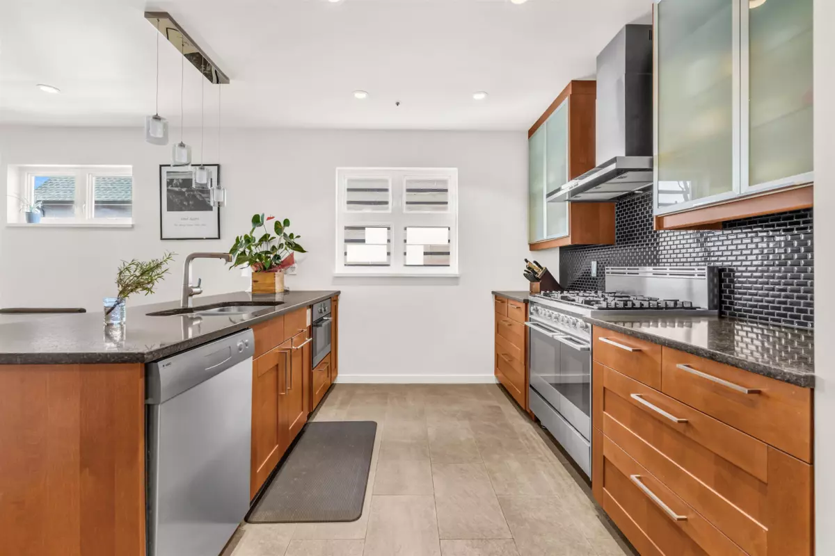 Family Room Photo of 517 Atlantic Street, Vancouver, BC