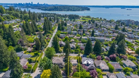 Garden / Landscaping Photo of 1115 Haywood Avenue, West Vancouver, BC