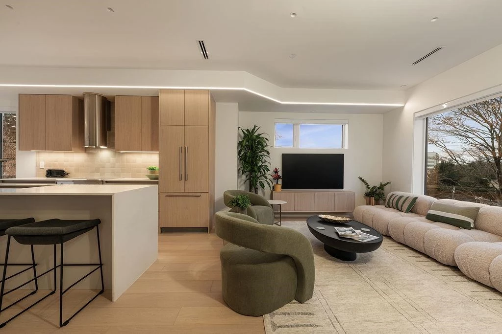 Family Room Photo of 692 W 29th Avenue, Vancouver, BC